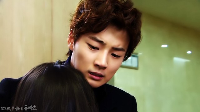 Yoon Si Yoon Fotoğrafı