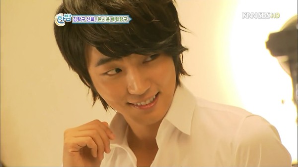 Yoon Si Yoon Fotoğrafı