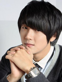 Yoon Si Yoon Fotoğrafı