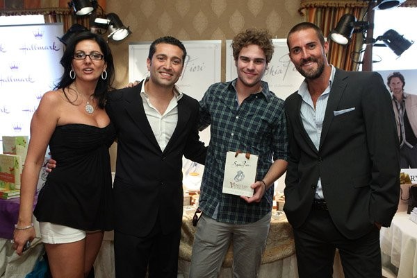 Grey Damon Fotoğrafı