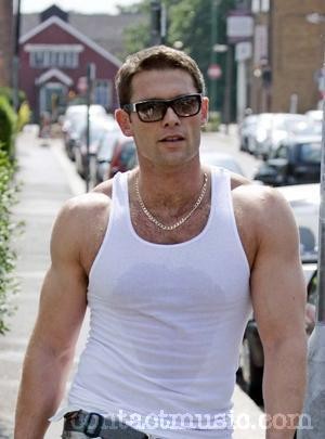 John Partridge fotoğrafı