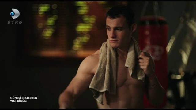 Kerem Bürsin Fotoğrafı