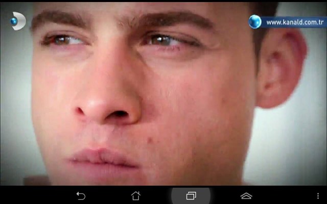 Kerem Bürsin Fotoğrafı