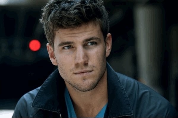 Austin Stowell Fotoğrafı