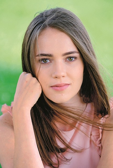 Ece Çeşmioğlu fotoğrafı