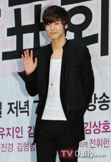 Kang Min-hyuk Fotoğrafı