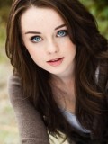 Kacey Rohl fotoğrafı