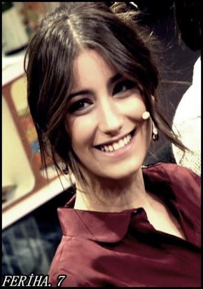 Hazal Kaya Fotoğrafı