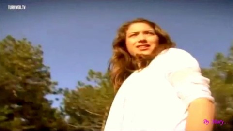 Hazal Kaya Fotoğrafı