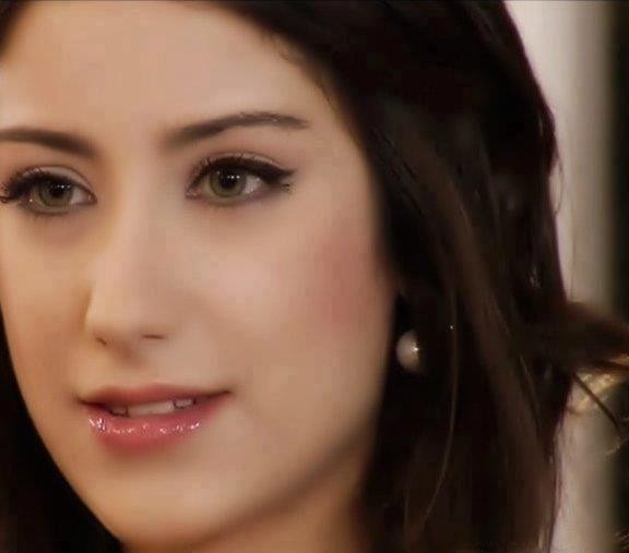 Hazal Kaya Fotoğrafı
