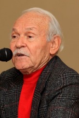 Muzaffer İzgü fotoğrafı