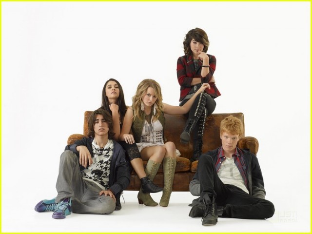 Naomi Scott Fotoğrafı