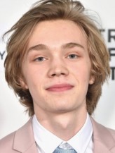 Charlie Plummer fotoğrafı