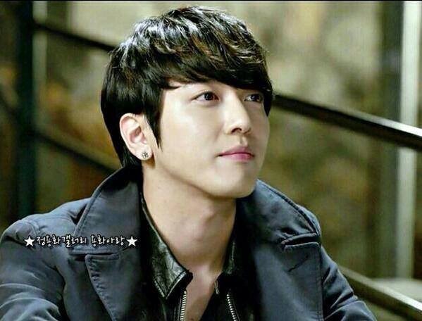 Jung Yong-Hwa Fotoğrafı