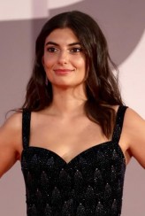 Mounia Akl fotoğrafı