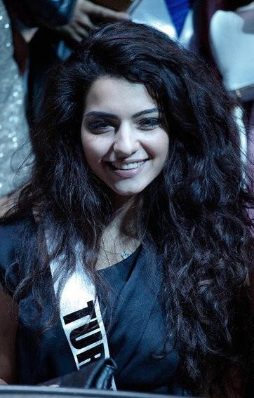 Melisa Aslı Pamuk Fotoğrafı