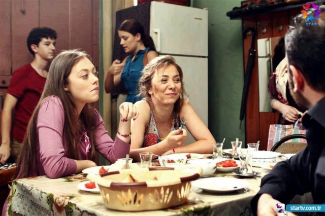 Gizem Karaca Fotoğrafı