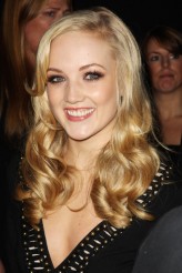 Nichola Burley fotoğrafı