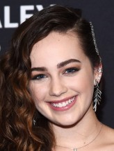 Mary Mouser fotoğrafı