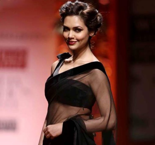 Esha Gupta Fotoğrafı