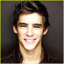 Brenton Thwaites Fotoğrafı