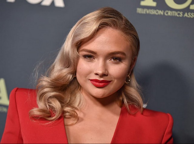 Natalie Alyn Lind Fotoğrafı