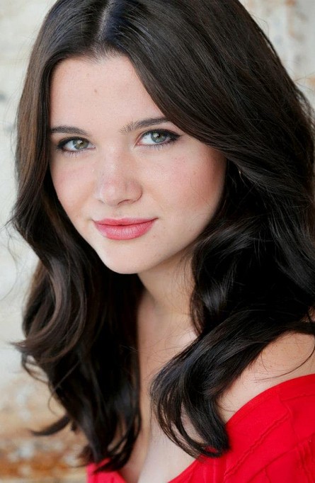 Katie Stevens Fotoğrafı