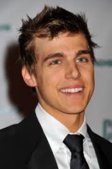 Cody Linley fotoğrafı