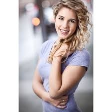 Emily Bett Rickards Fotoğrafı