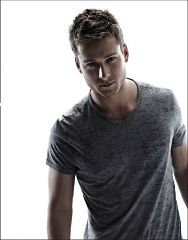 Glen Powell Fotoğrafı