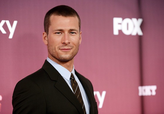 Glen Powell Fotoğrafı