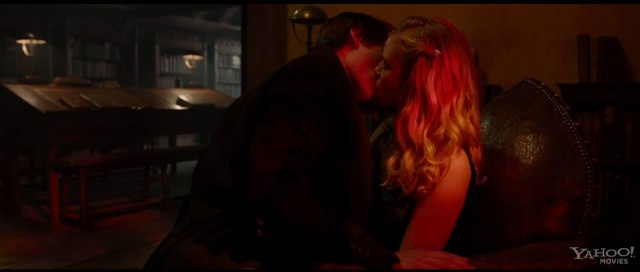 Dominic Sherwood Fotoğrafı