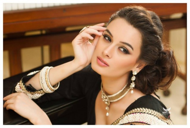 Evelyn Sharma Fotoğrafı