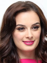 Evelyn Sharma fotoğrafı