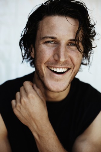 Aaron Jakubenko Fotoğrafı