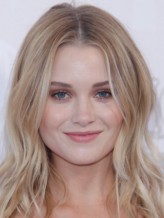 Virginia Gardner fotoğrafı