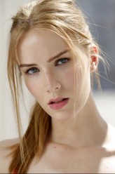 Charlotte Kirk fotoğrafı