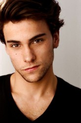 Jack Falahee fotoğrafı