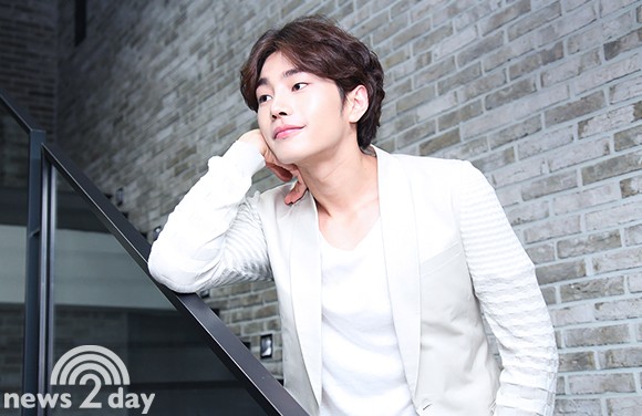 Kim Jae-Young (i) Fotoğrafı