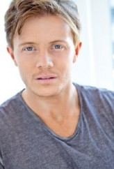 Zachary Garred fotoğrafı