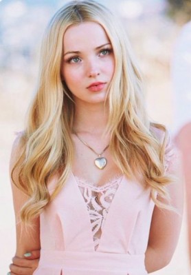 Dove Cameron Fotoğrafı