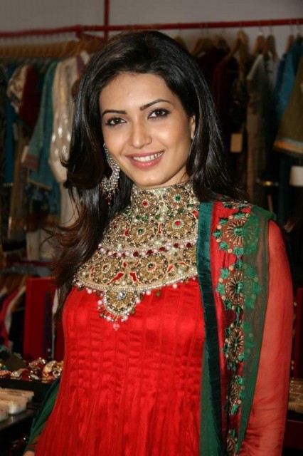 Karisma  Tanha Fotoğrafı