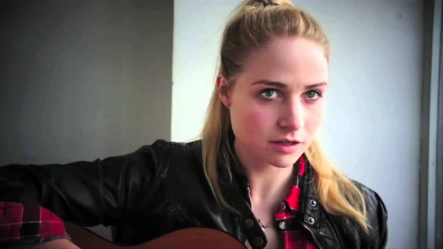 Niamh Algar Fotoğrafı