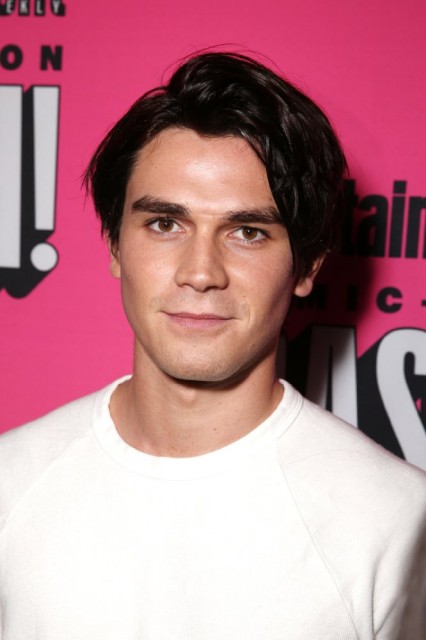 K.J. Apa Fotoğrafı