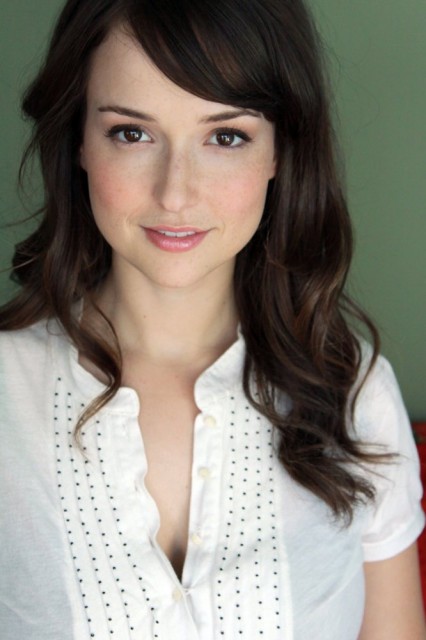 Milana  Vayntrub fotoğrafı