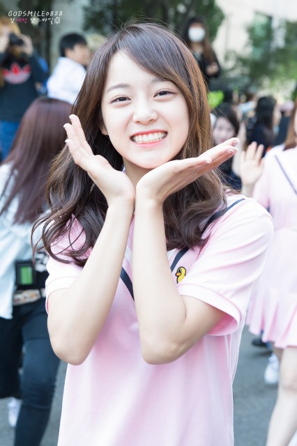 Kim Se-jeong (i) Fotoğrafı
