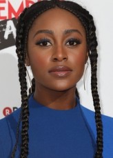 Simona Brown fotoğrafı