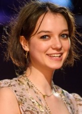 Esme Creed-Miles fotoğrafı