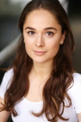 Phoebe Sparrow fotoğrafı