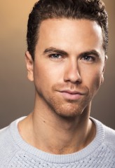 Richard Fleeshman fotoğrafı